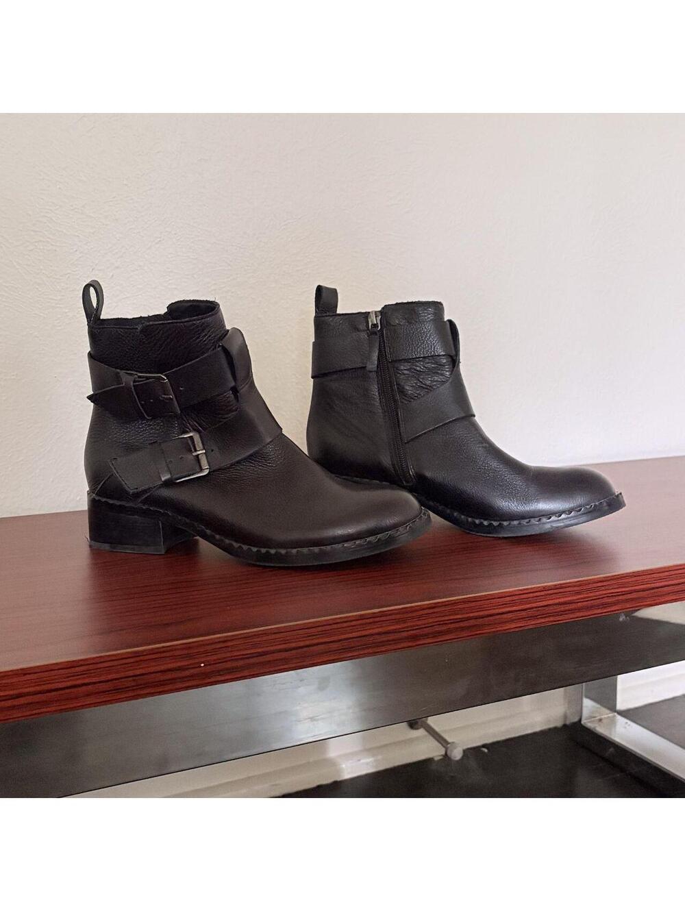 Moto Boots Black Leather Buckles Ankle Size 6